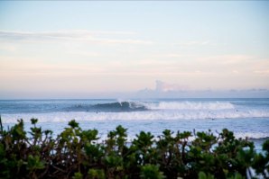 Haleiwa quebra com ondas de mais de 2,5 metros de altura. Ondulação cresce de hoje para amanhã