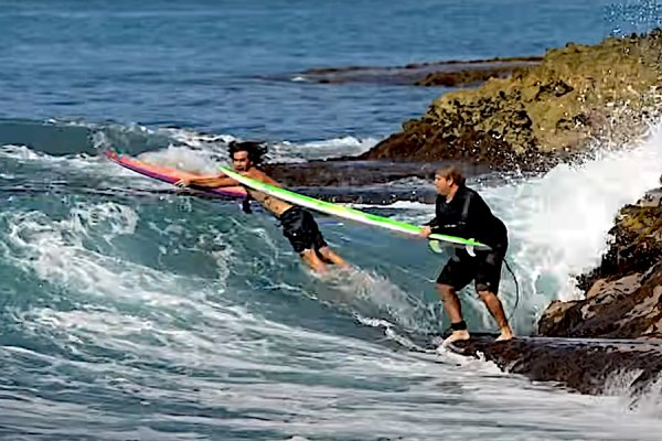 Uma surfada muito arriscada e muito curtida de Mason Ho