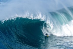 O Nazaré Challenge acabou, as ondas não - e Nic Von Rupp não deixou nada por surfar