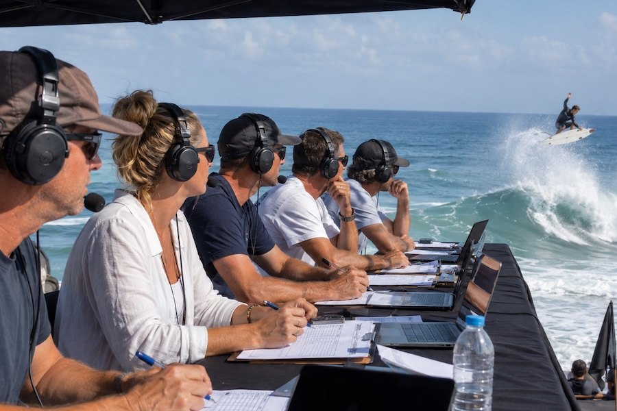 Devem os juízes de surf ser ex-atletas de elite?