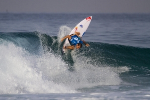 TIAGO PIRES ARRANCA CONTRA FILIPE TOLEDO E JOSH KERR NO J-BAY OPEN