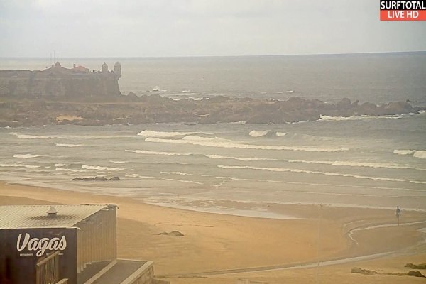 Praia de Matosinhos desaconselhada a banhos devido a contaminação microbiológica