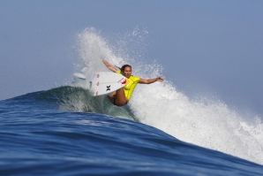 WCT FEMININO: ESTREIA EM TRESTLES PASSADA COM DISTINÇÃO