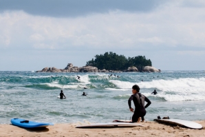 COREIA DO NORTE PROMOVE TURISMO DE SURF