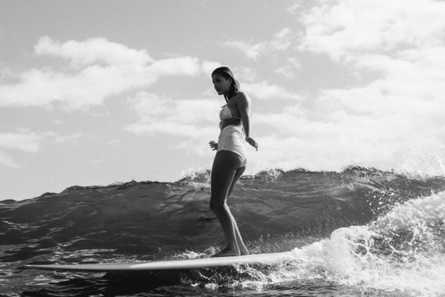 A beleza do surf de Josie Prendergast captada pela portuguesa Beatriz Ryder