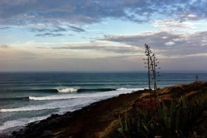 Comunidade de surf da Baía dos Dois Irmãos, Coxos, insurge-se contra treinos naquela onda de culto