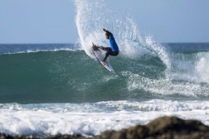 Norte-americano Kanoa Igarashi é um dos surfistas da elite que vai competir em J-Bay.