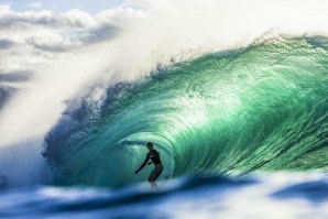 Nathan Florence em Pipeline  Foto: Brian Bielmann