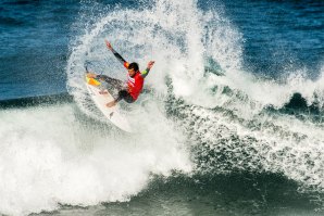 O tipo de surf que José Ferreira apresenta e que não passa, definitivamente, ao lado. 