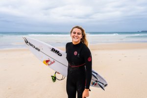 De criança à glória, o trajeto de Molly Picklum, a Campeã Mundial de Surf de 2025