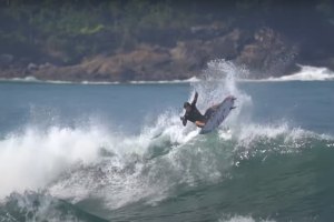 Gabriel Medina mostra todo o seu surf em casa