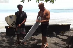 SLATER CONTINUA A EXPLORAR AS ONDAS DE BALI - DESTA VEZ SURFOU EM MEDEWI