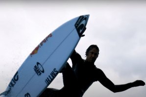 Uma lesão tirou Jordy Smith da competição em 2021, mas este ano o surfista está pronto para voltar à acção