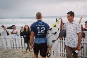 JOHN JOHN FLORENCE MOSTRA-NOS OS BASTIDORES DO GOLD COAST PRO