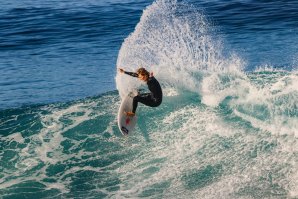 Stephanie Gilmore explora as ondas da Ilha da Madeira