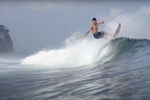 Gabriel Medina a &quot;voar&quot; em Uluwato - na Ilha dos Deuses