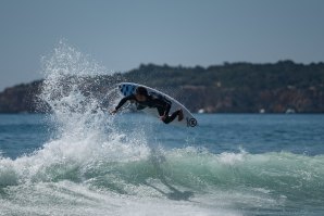 O SURF PROGRESSIVO DE VASCO RIBEIRO EM - DOWN SOUTH