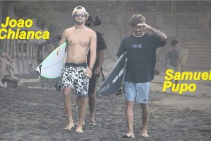 Samuel Pupo e João Chianca divertem-se num dia de ondas pequenas em Canggu, na Indonésia