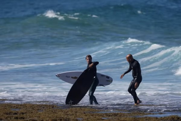 Sessão com Kelly Slater e Mateus Herdy em Winkipop