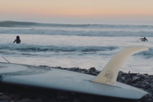 Há uma tribo no Mediterrâneo que vive o surf como nos velhos tempos