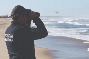 JOVEM CONTINUA DESAPARECIDO APÓS TER SIDO SURPREENDIDO POR UMA ONDA NA PRAIA DA BARRA
