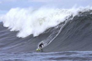 Ondulação histórica no Rio de Janeiro reúne grandes nomes das ondas grandes