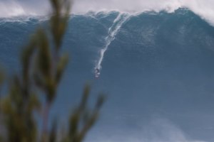 NATHAN FLORENCE SURFA O MAIOR SWELL DA SUA VIDA EM JAWS