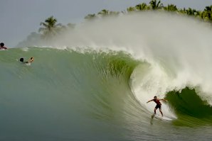 Onda de Nias mostrou todo o seu tamanho e perfeição no inicio de Agosto