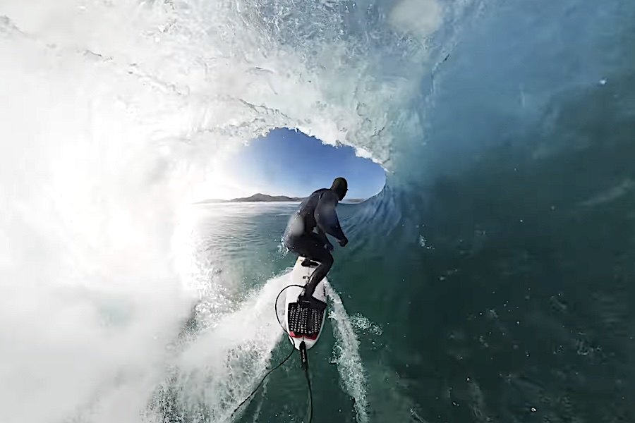 Jordy Smith testa nova câmara 360 e leva-nos para dentro do tubo como nunca vimos
