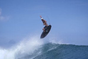 ITALO FERREIRA FAZ HOMENAGEM A ANDY IRONS