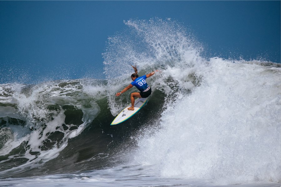 Surf City El Salvador Pro arrancou com ondas sólidas e várias surpresas