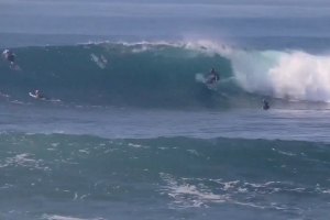 ESTÁ TUDO NORMAL EM BALI - APENAS MUITO SURF !
