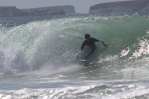 Afonso Antunes lidera o ranking da Liga Meo Surf 2020