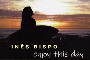 Jovem surfista d&aacute; cartas no mundo da m&uacute;sica