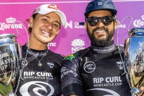 Carissa Moore e Italo Ferreira vencem a Rip Curl Newcastle Cup 2021