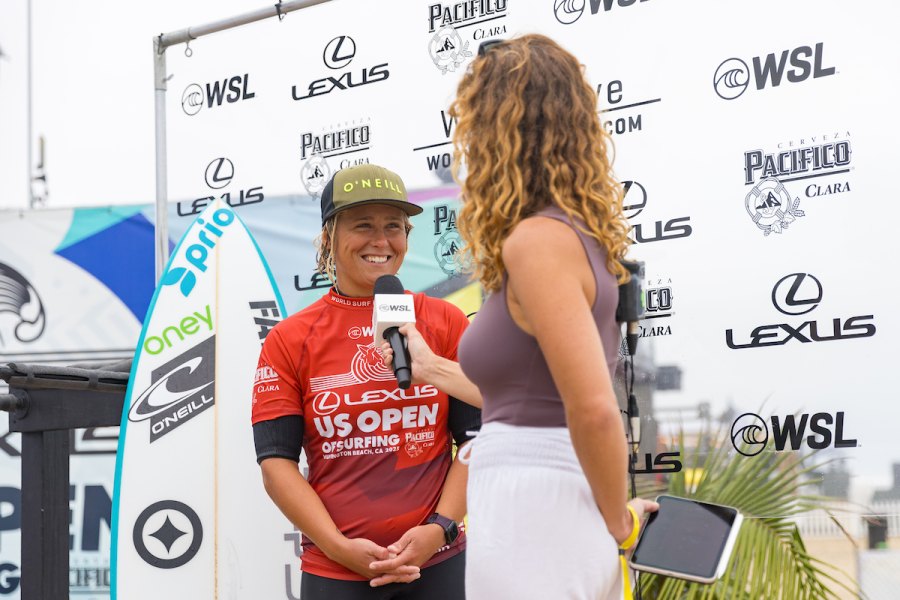 Yolanda Hopkins nos quartos de final do US Open of Surfing 2025