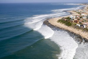 Ondas a variar entre 1 a 2 metros esta manhã de quinta feira naquela que é considerada a melhor direita do mundo