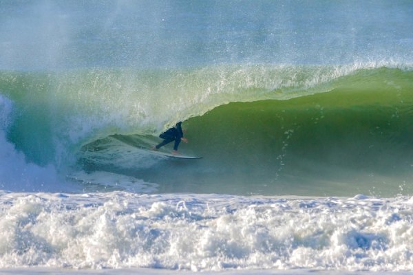 This Is Supertubos - Tubos épicos no Pipeline Europeu