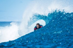 Frederico Morais na sombra de Teahupoo.