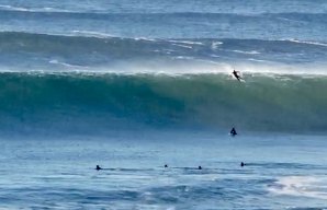 Muita acção na onda da Cave situada na Reserva Mundial de Surf