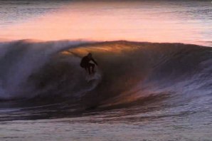 Uma surfada na Ericeira ao pôr-do-sol, com João Maria Mendonça e Martim Fortes