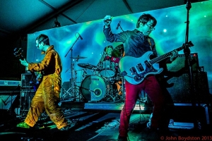 Surf também é música: Man Or Astroman?