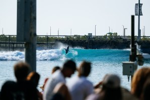 Novos Talentos Brilham e Campeões do Mundo eliminados no 2º dia do Surf Abu Dhabi Pro