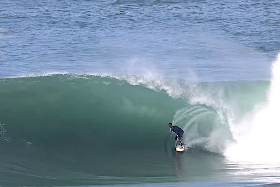 Cave volta a impressionar com ondas tão perfeitas que parecem geradas por IA