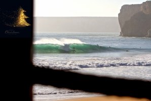 As ondas Algarvias são um refugio para as surfadas mais quentes no Inverno Continental Português