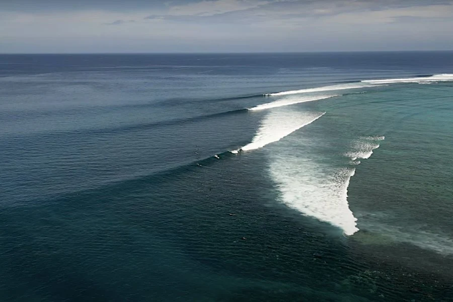 Awera Uma surfada numa direita longa e perfeita em Awera Island