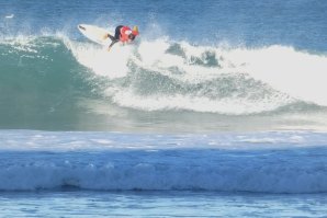 Praia da Arrifana recebeu jovens talentos na 3.ª etapa do Circuito Regional de Surf do Sul