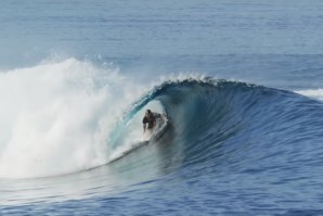 TUBOS INCRÍVEIS NAS ONDAS DE MENTAWAI