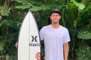 PRANCHA DE JOHN JOHN FLORENCE SORTEADA PARA AJUDAR INCÊNDIOS NA AUSTRÁLIA