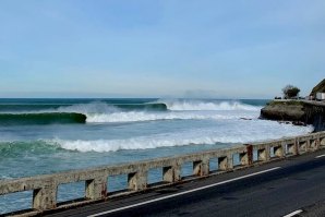 O SURF DE ONDAS GRANDES EM &quot;ROKAPUTA&quot;